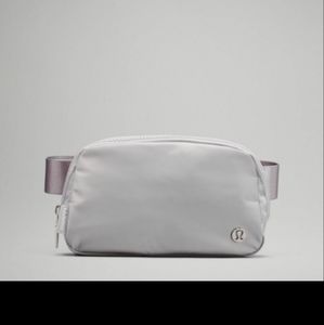 Lululemon Everywhere belt bag